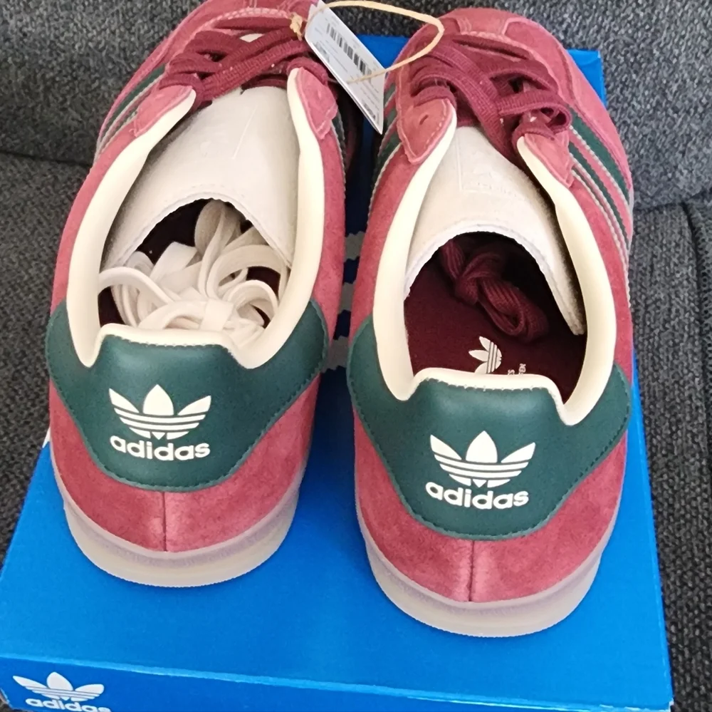 Mens 8.5 Womens 9.5 adidas Gazelle Indoor Shadow Red Shadow Green NWT - Picture 2 of 6